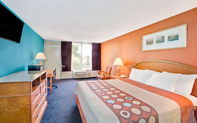 Super 8 by Wyndham Gaffney