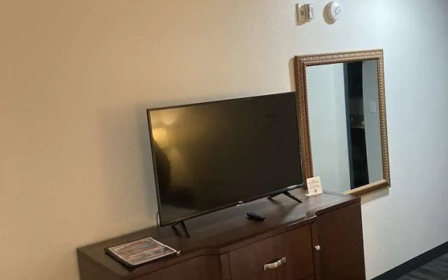 Elker Inn & Suites