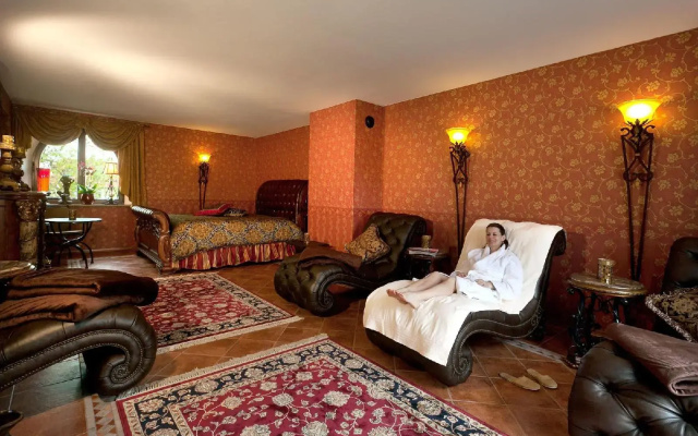 Landhaus & Burg Hotel Romantik