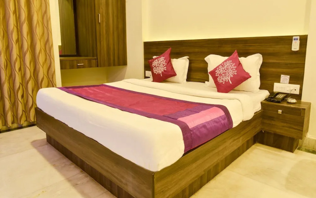 OYO 4448 Hotel Suresh Plaza