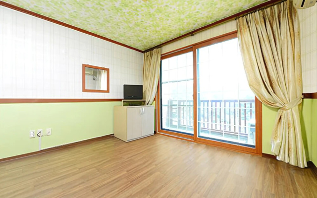 Gapyeong Yongchu View Sound Pension
