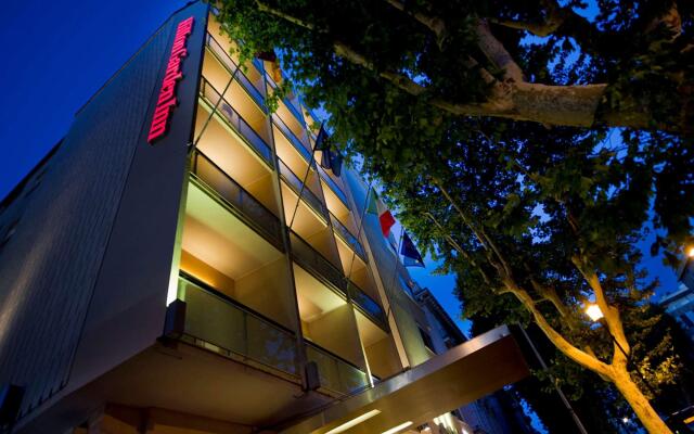 Отель Hilton Garden Inn Rome Claridge вид на фасад