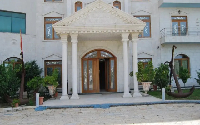 Отель Europa Grand Resort вид на фасад