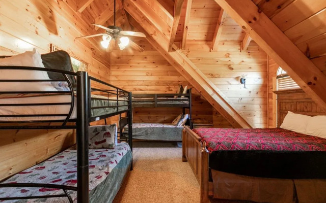 SmokyStays 6 Bedroom Cabin