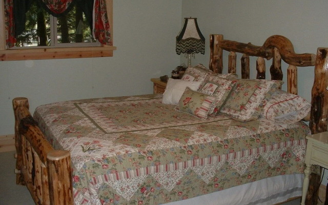 Sandy Salmon Bed & Breakfast Lodge