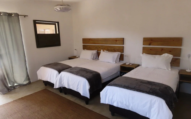 Sunset Lodge & Safaris