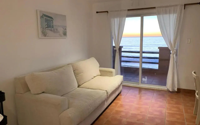 BEACHFRONT Relaxation 1 Bedroom Apt