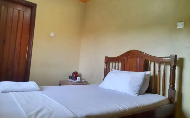 Twin Tower Gardens Hotel