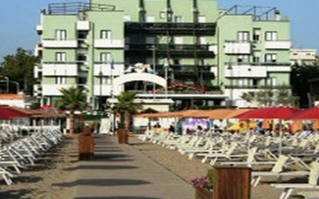 Hotel Executive La Fiorita пляж