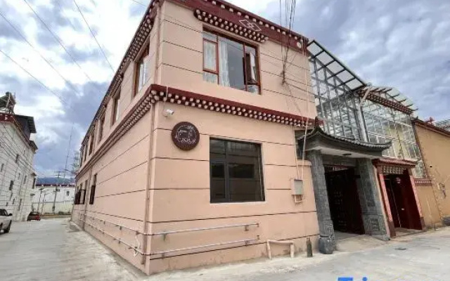 Rulian Chinese Inn Homestay (Dukezong Ancient City)