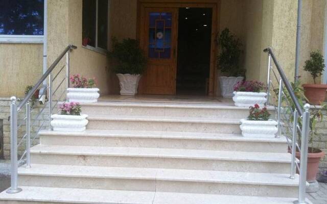 Kamomil Hotel вид на фасад