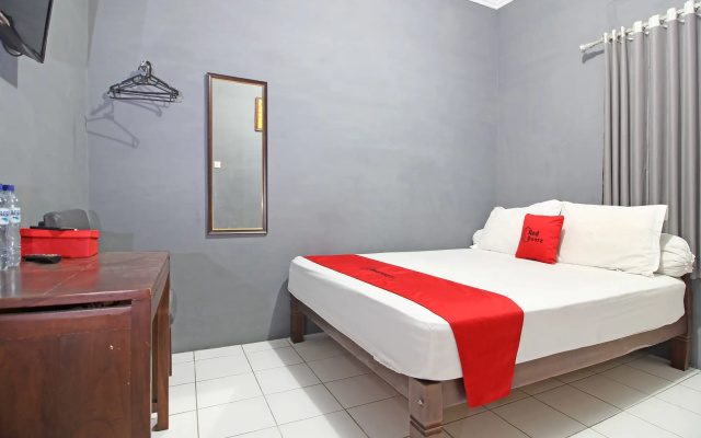 RedDoorz near Terminal Condong Catur