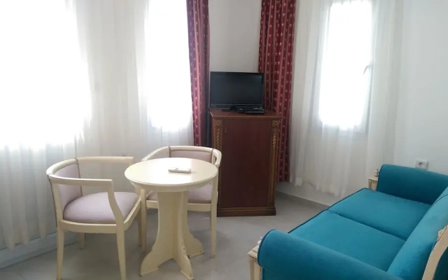 Zuzu's Kitchen & Apartments