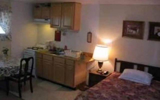Four Seasons Motel
