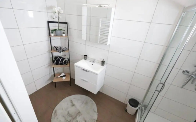 Sunny & cozy Penthouse with Balcony DG5