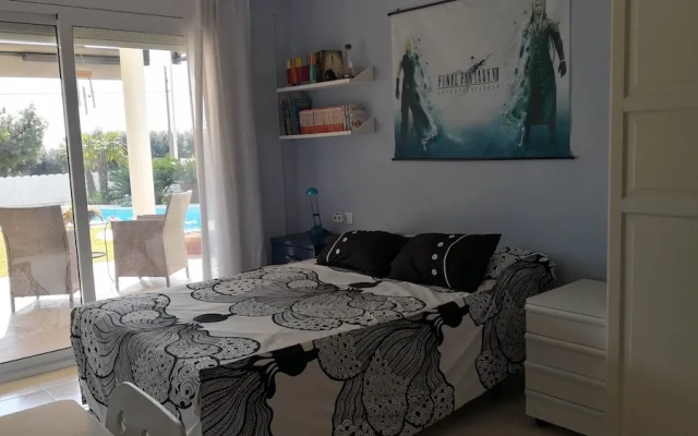 Villa familiar buhardilla piscina y BBQ