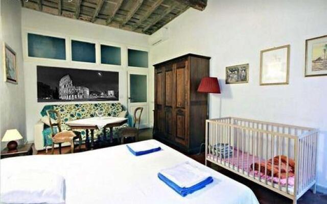 Отель Holiday House Trastevere вид на фасад