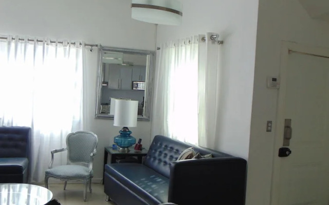 Modern Townhome Prime Location