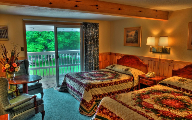 Covered Bridge Riverview Lodge