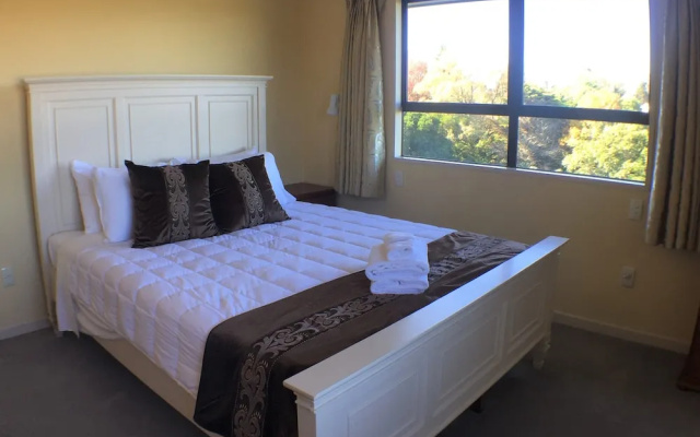 Luxury Country Views in Riverlea