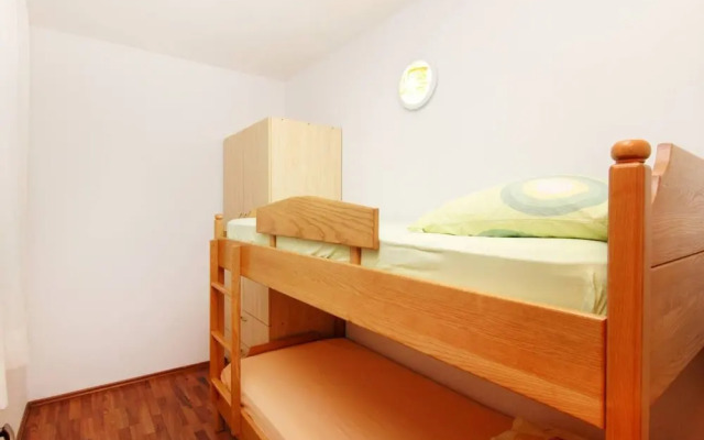Lovely 2-bedroom Apartment in Poljica