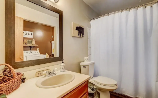 Come Snuggle Up at Cozy Bear Cabin!