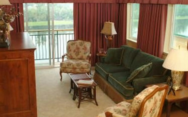 Pike's Waterfront Lodge