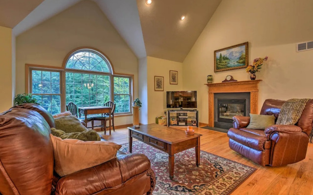 Pocono Mountain Home w/ 3 Community Lakes!