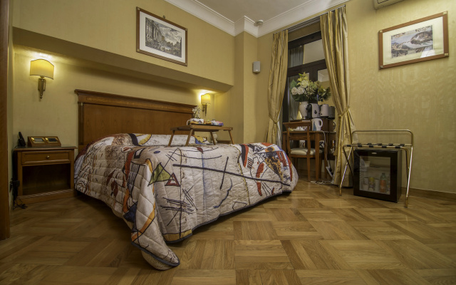 Luxury Rooms H 2000 Roma