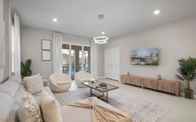 Chic 7bed With Private Pool Theme Bedrooms