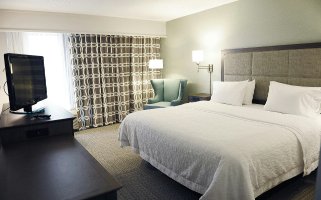 DoubleTree by Hilton Sterling - Dulles Airport