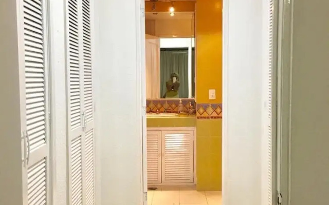 Beach Paradise with wifi/AC Close to Everything