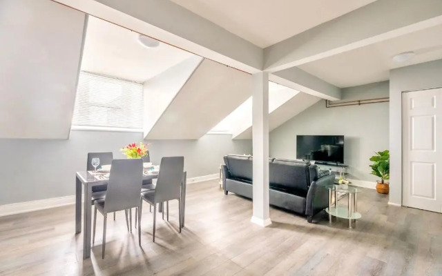 Charming 2BR Apartment - Downtown Hamilton