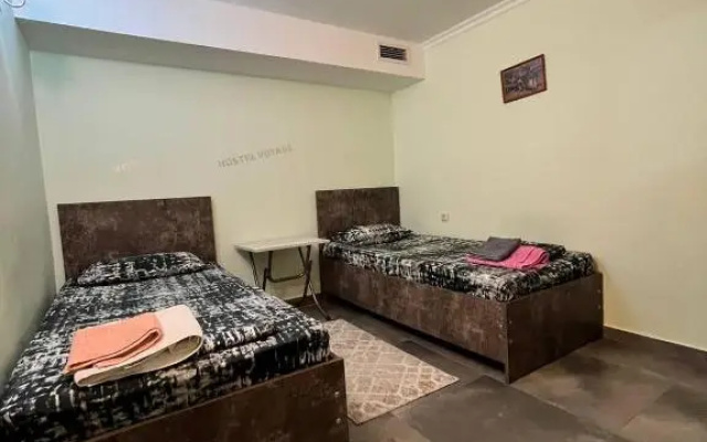 Standard Twin room (twin beds) · Voyage Hostel — photo 4