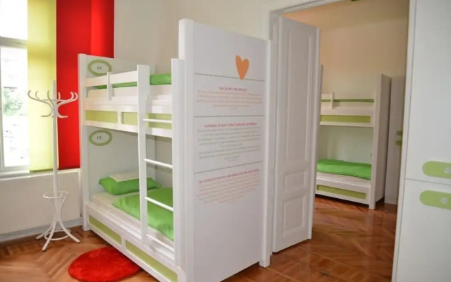 Hostel For Me