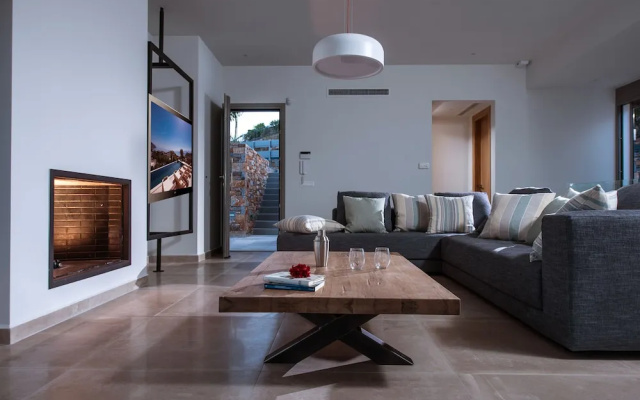 Seafront Luxury in Crete With Private Pool & Sauna