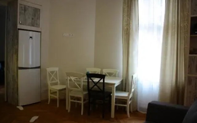 Hostel 12 chairs
