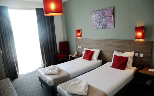 Отель Spinola Hotel Мальта, Сан Джулианс - 1 отзыв об отеле, цены и фото номеров - забронировать отель Spinola Hotel онлайн вид на фасад