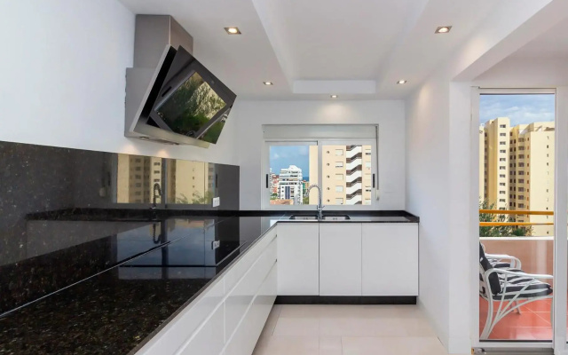 The White Apartment: Luxury, Beach and Design