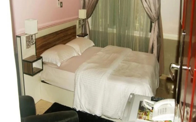 Milestone Hotel
