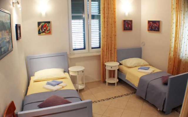 Adagio Theatre Apartment Split