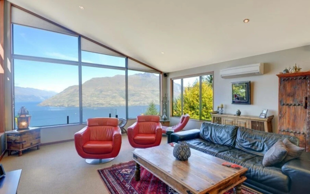 Aries Lake View Villa