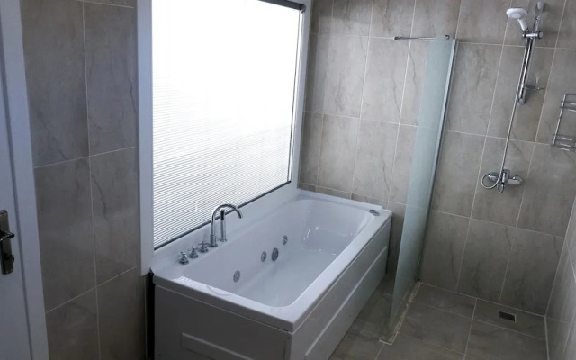 KAL2200 Villa Zeytin Uzumlu 2 Bedrooms