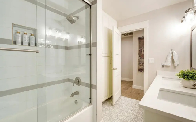 Pool, Hot Tub: Family-friendly Scottsdale Home!