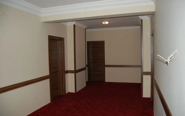 Nil & Alav Hotel