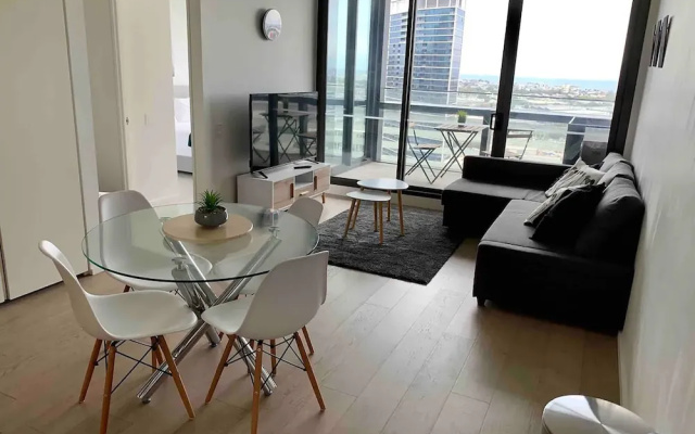 Magnificent Waterfront Apartments on Collins