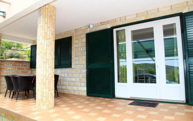 Apartments Hari Tisno