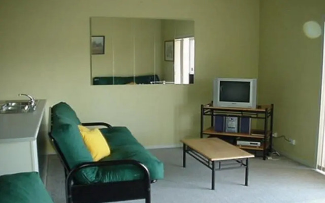 Razorback 8 Moderate Holiday Apartments