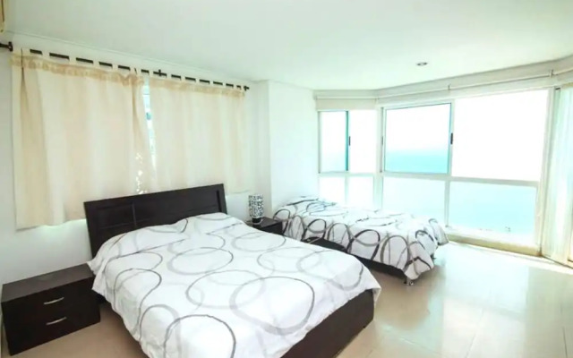 Torres del Lago Apartments
