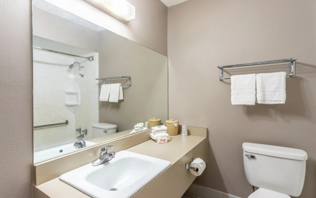 Red Roof Inn Meridian